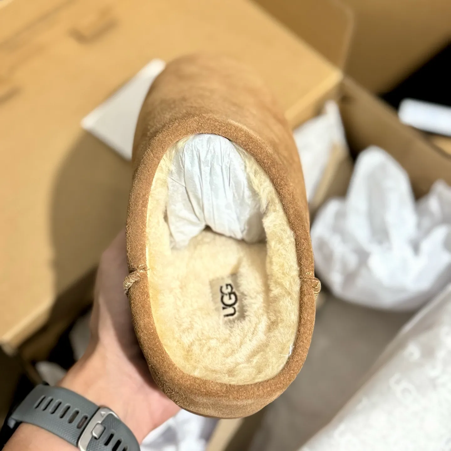 Self-pickup 💰440 Guangzhou original grade ❗️UGG Elea Slip-On Thin slip-on 1171390 Indoor slip-on lazy shoes Independent original development outsole Cashmere insole Keep warm in winter Shoe body material Water-repellent coated suede upper 17mm UGGPURE implanted wool insole Lightweight non-slip comfortable rubber outsole Full package # Size: 35 36 37 38 39 40